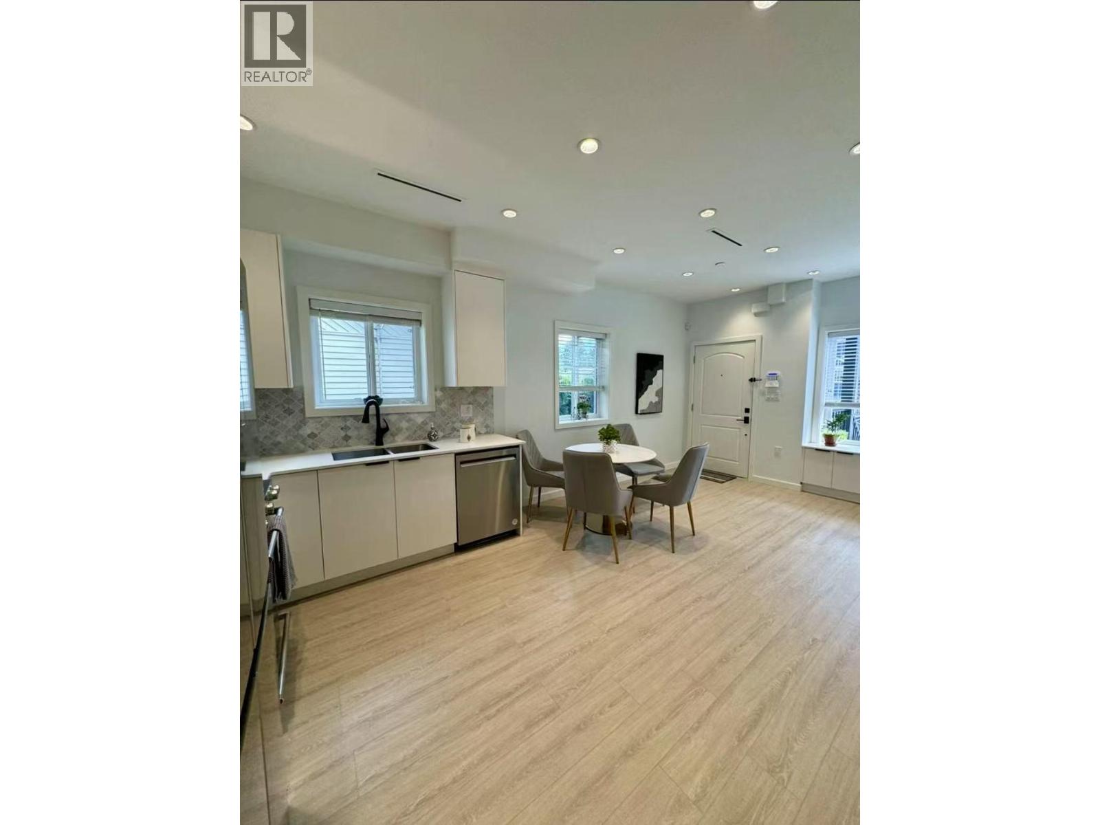 3025 Kings Avenue, Vancouver, British Columbia  V5R 4T1 - Photo 4 - R3137379