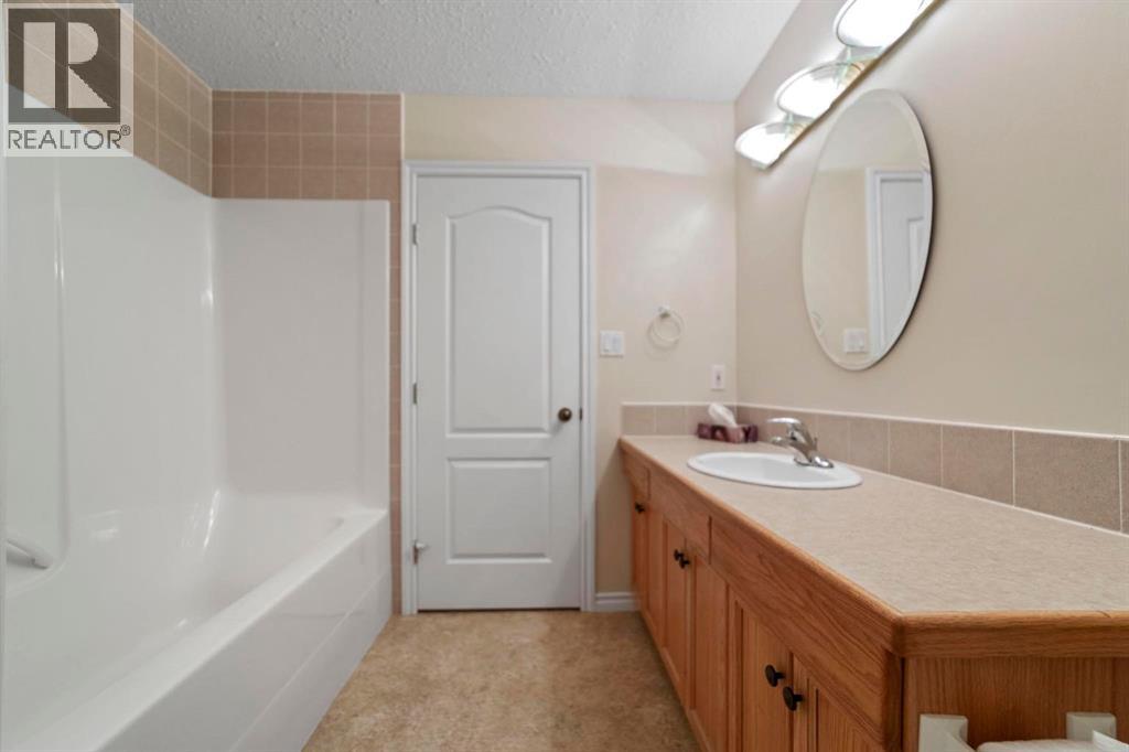 87 Park Ridge Drive, Camrose, Alberta  T4V 4V2 - Photo 18 - A2320779