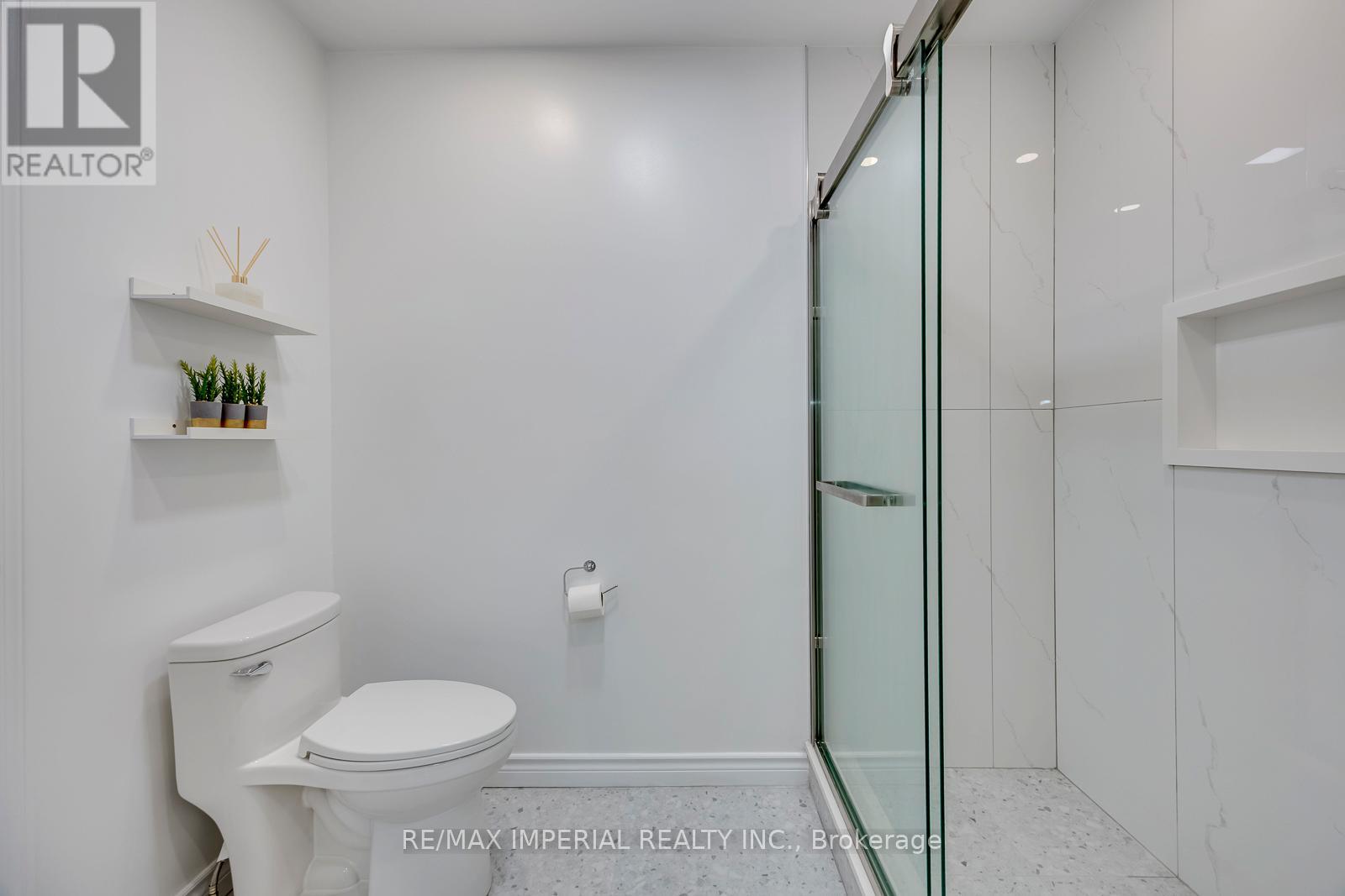 26 - 833 Scollard Court, Mississauga, Ontario  L5V 2B4 - Photo 37 - W13460448