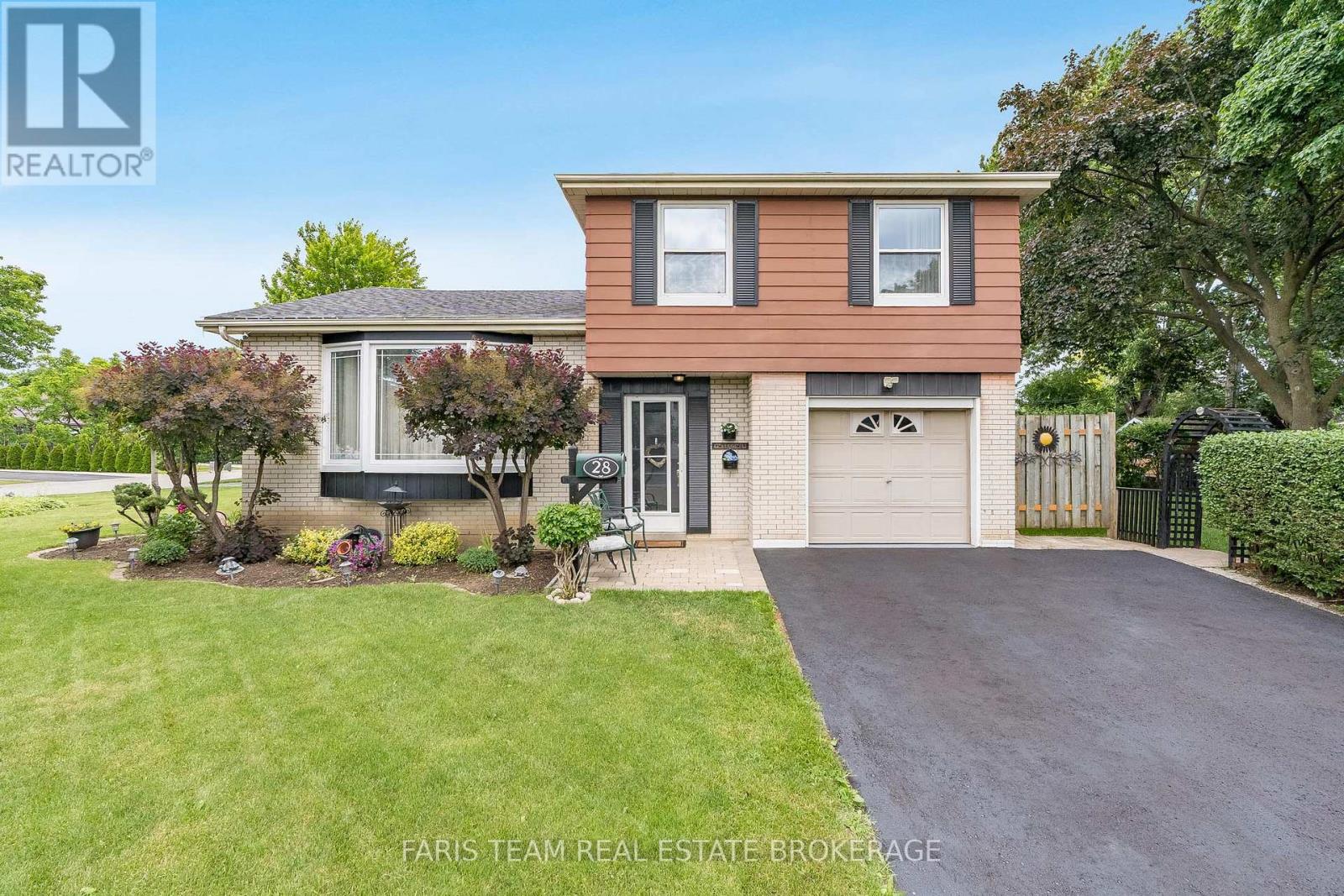 28 BROMLEY CRESCENT, Brampton, Ontario