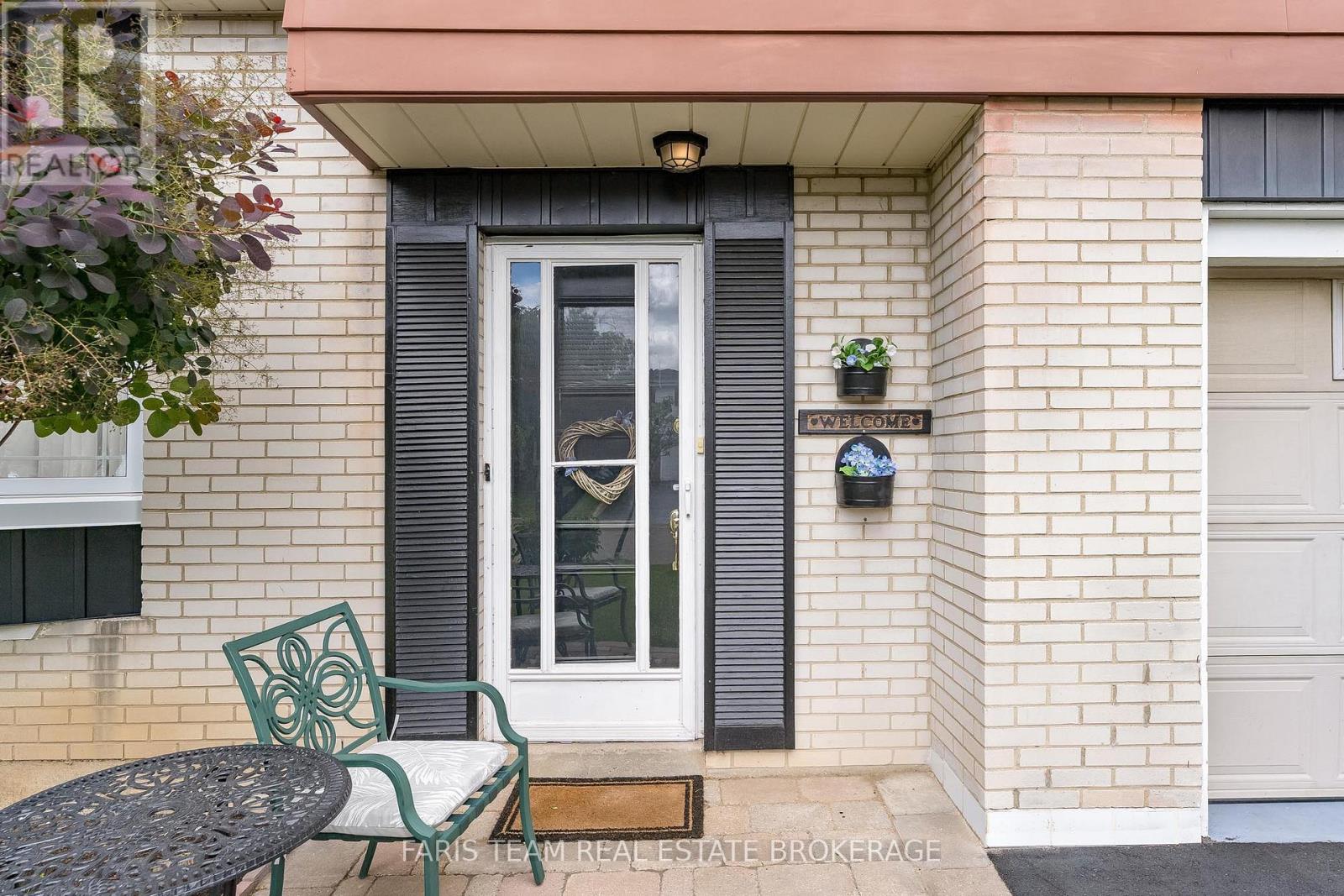 28 Bromley Crescent, Brampton, Ontario  L6T 1Z1 - Photo 4 - W13460508