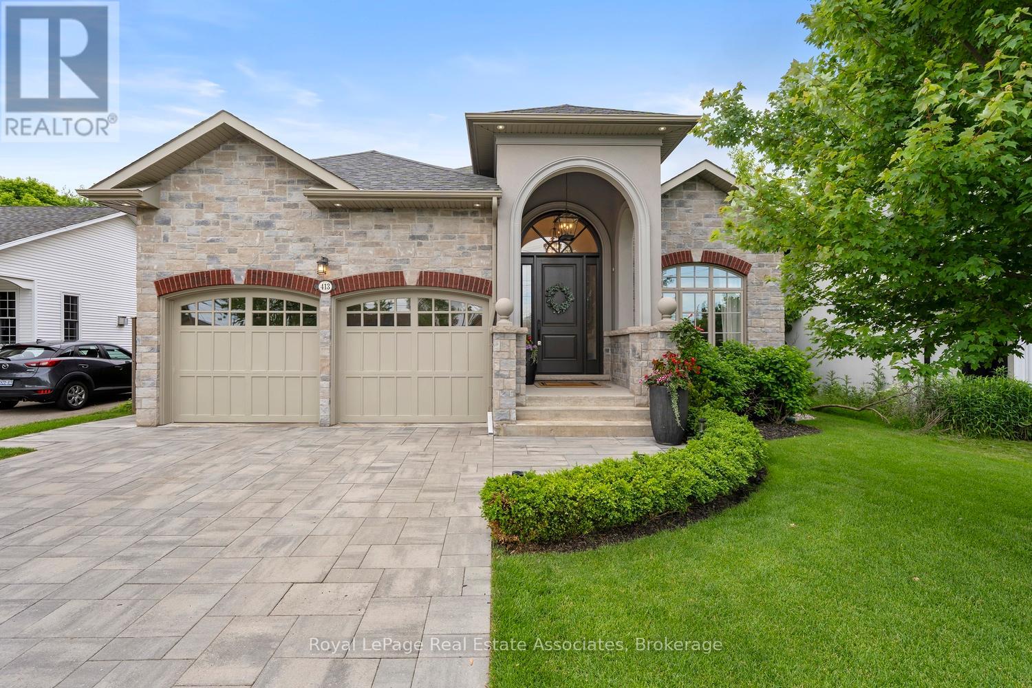 413 Marf Avenue, Mississauga, Ontario  L5G 1T2 - Photo 2 - W13460606