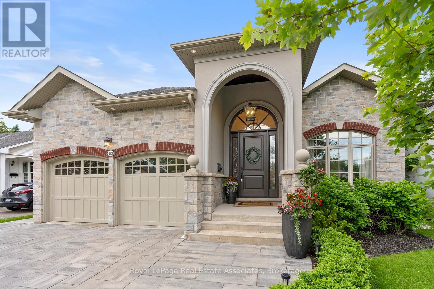 413 Marf Avenue, Mississauga, Ontario  L5G 1T2 - Photo 3 - W13460606
