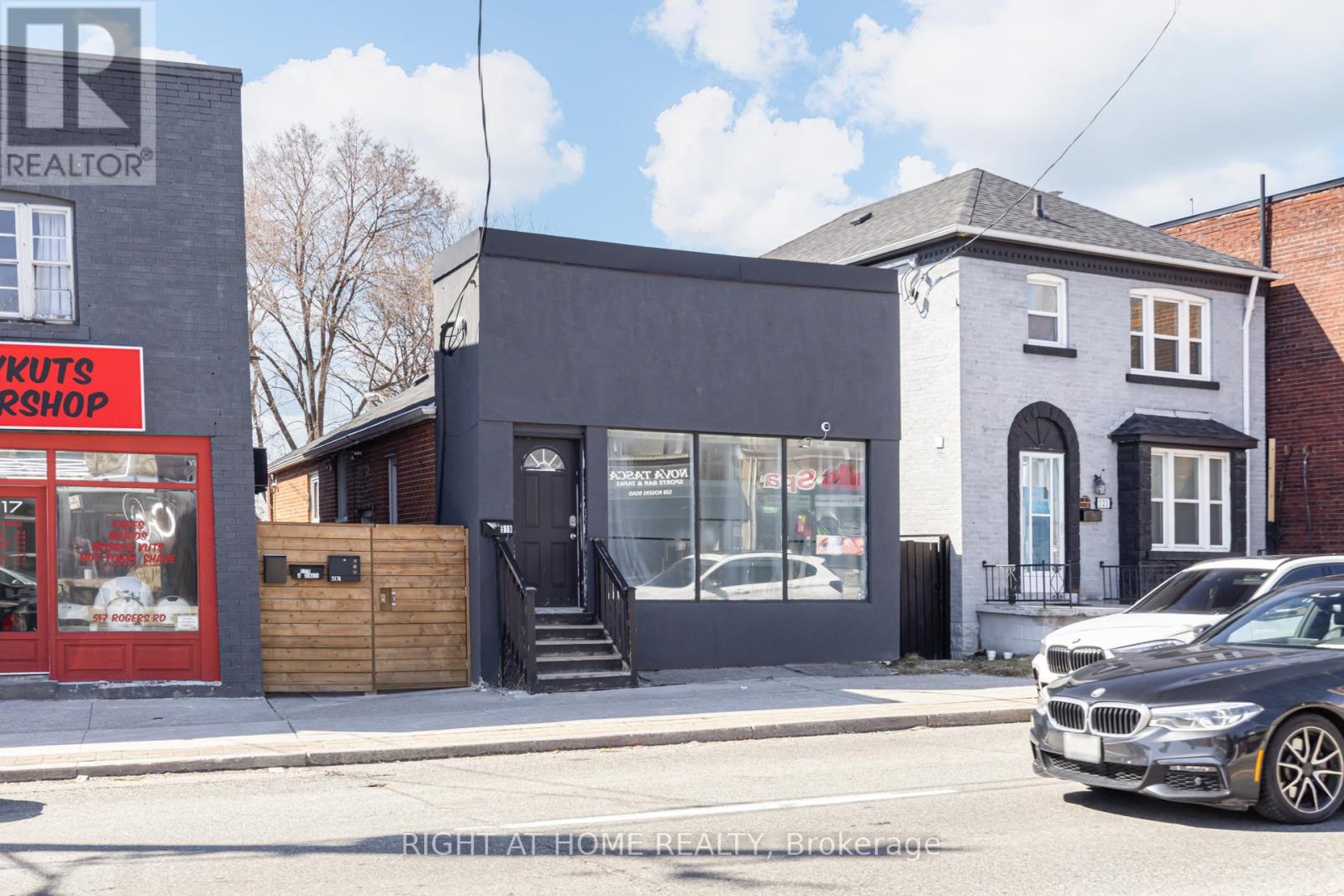 519 ROGERS ROAD, Toronto, Ontario