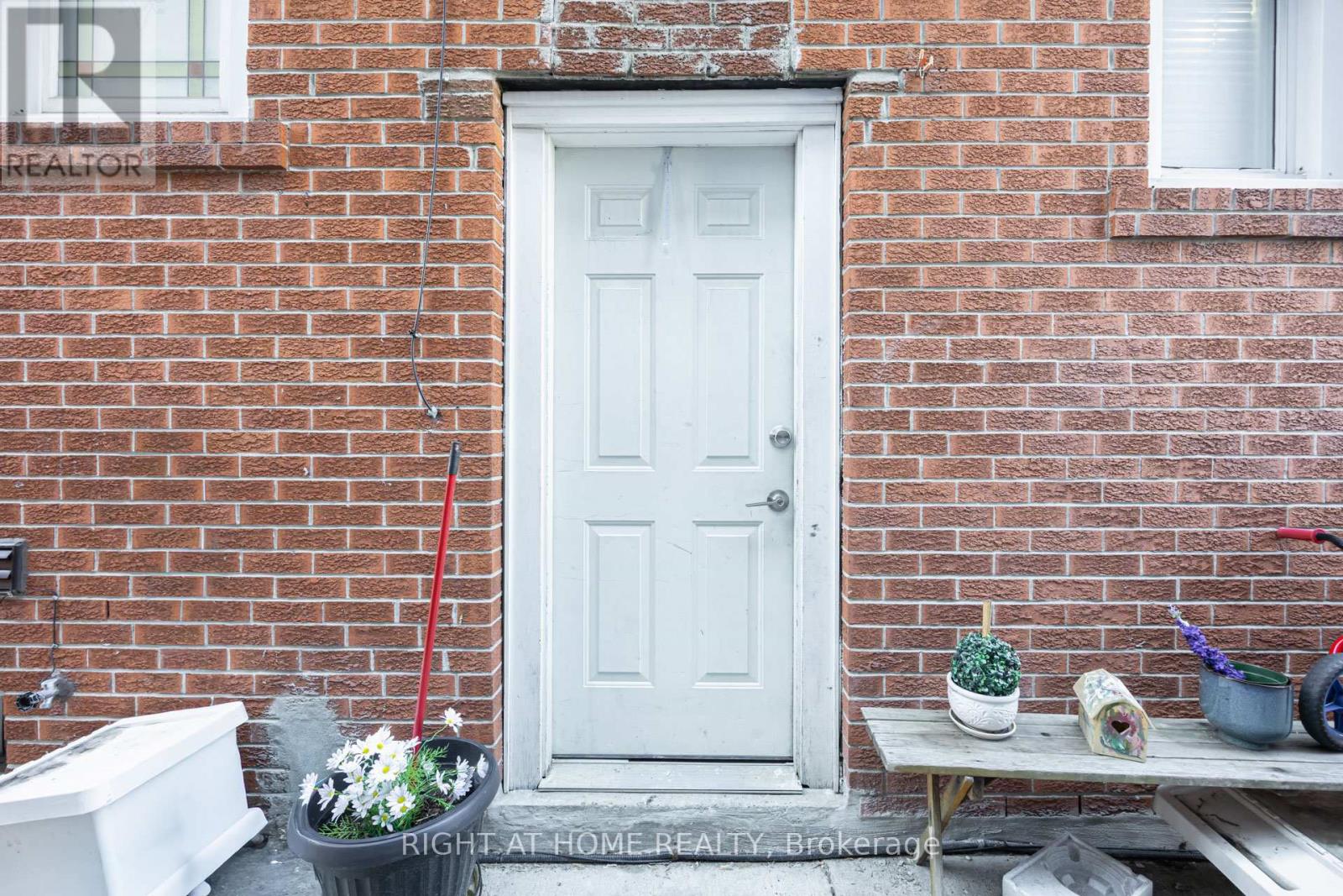 519 Rogers Road, Toronto, Ontario  M6M 1B4 - Photo 14 - W13460684