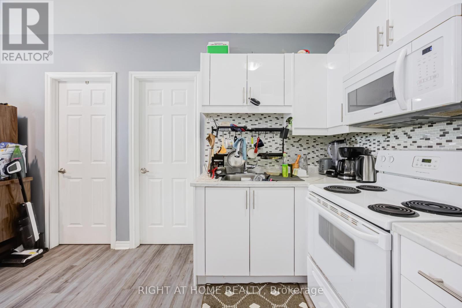519 Rogers Road, Toronto, Ontario  M6M 1B4 - Photo 36 - W13460684