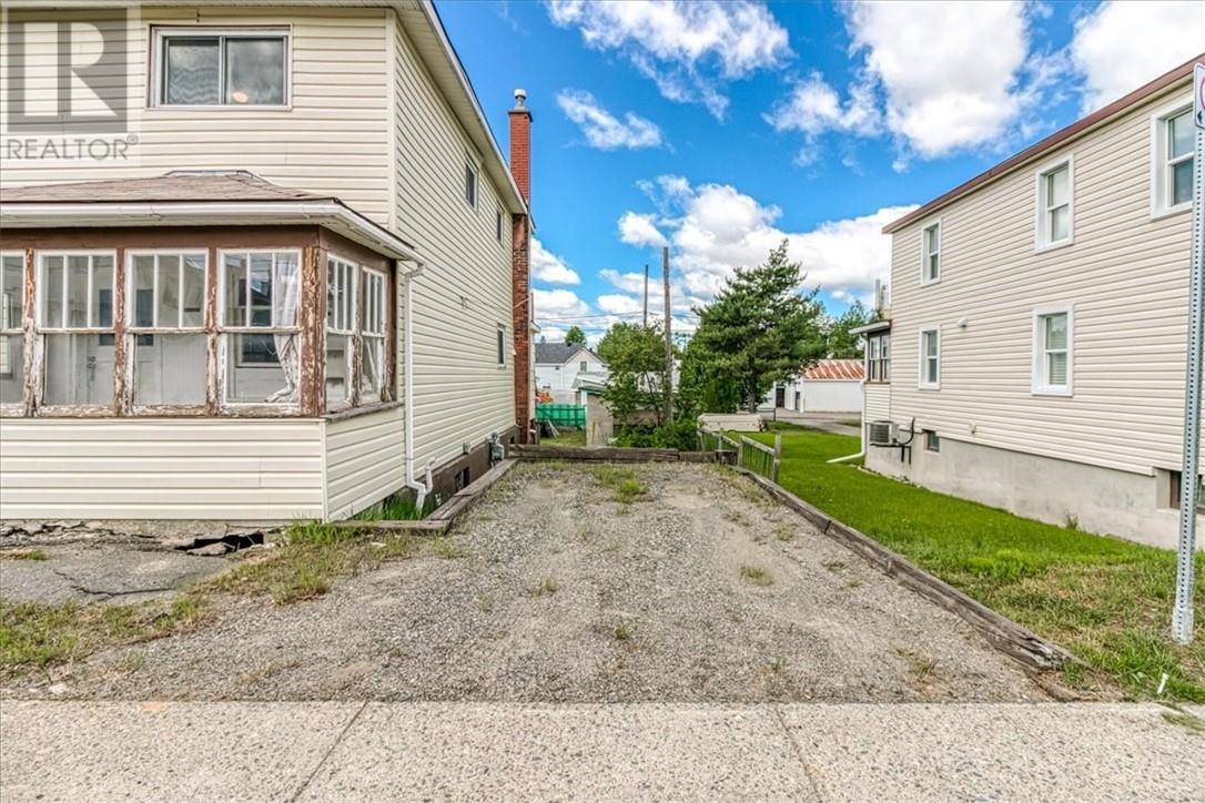 2 Craig Street, Copper Cliff, Ontario  P0M 1M0 - Photo 3 - 2128632