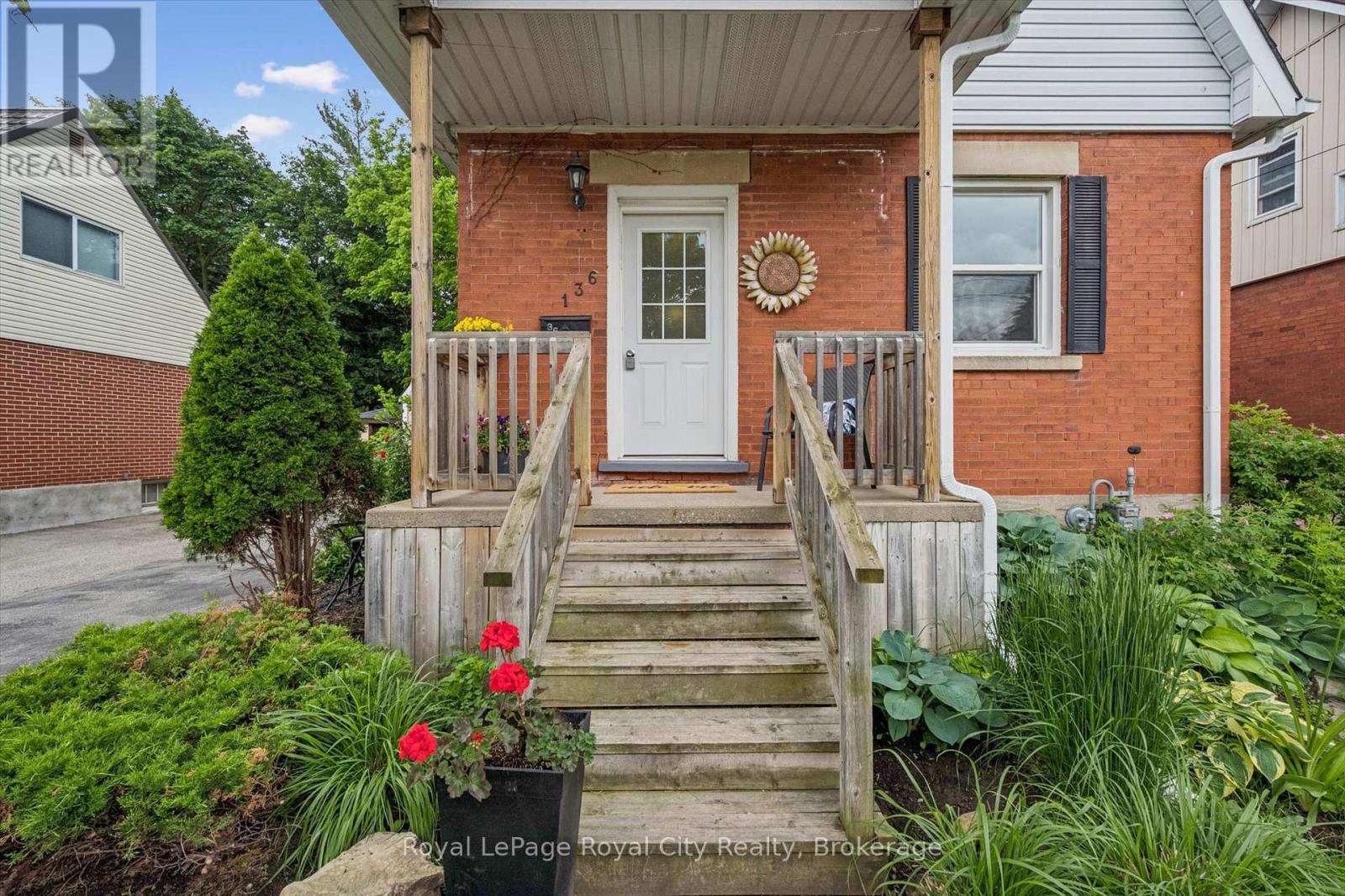 136 Alma Street N, Guelph, Ontario  N1H 5X4 - Photo 2 - X13460772
