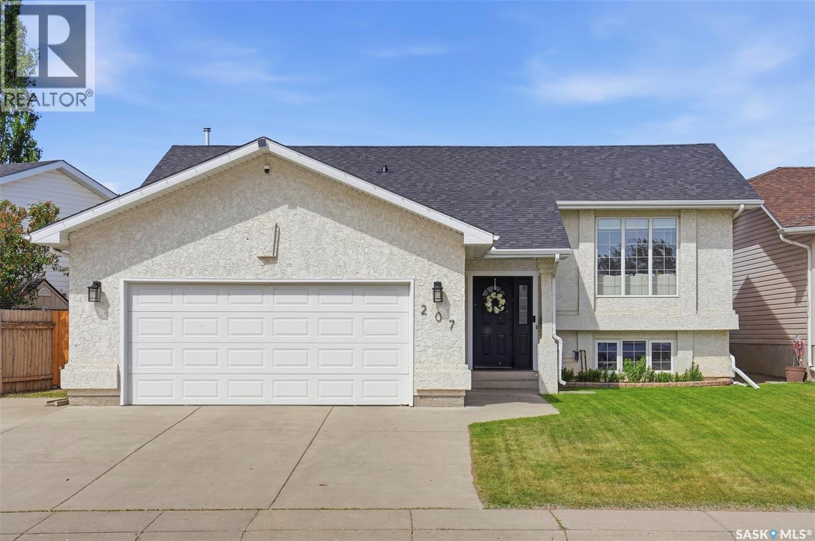 207 Sumner Crescent, Saskatoon, Saskatchewan  S7L 7L7 - Photo 1 - SK039738
