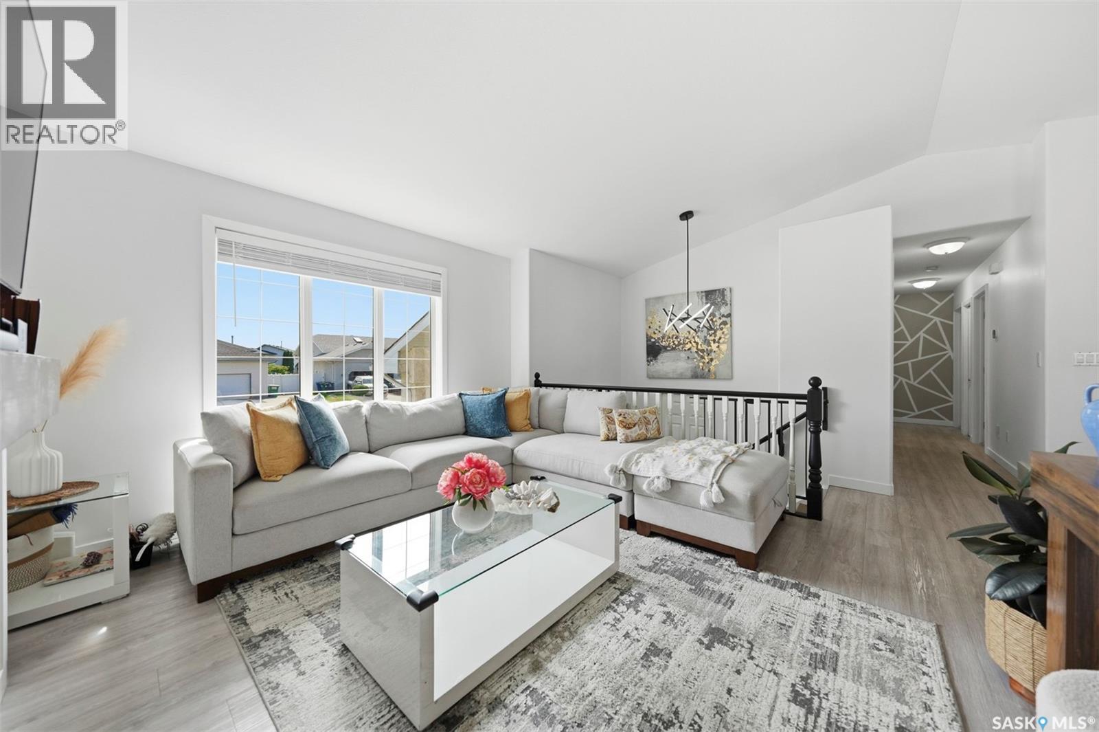 207 Sumner Crescent, Saskatoon, Saskatchewan  S7L 7L7 - Photo 6 - SK039738
