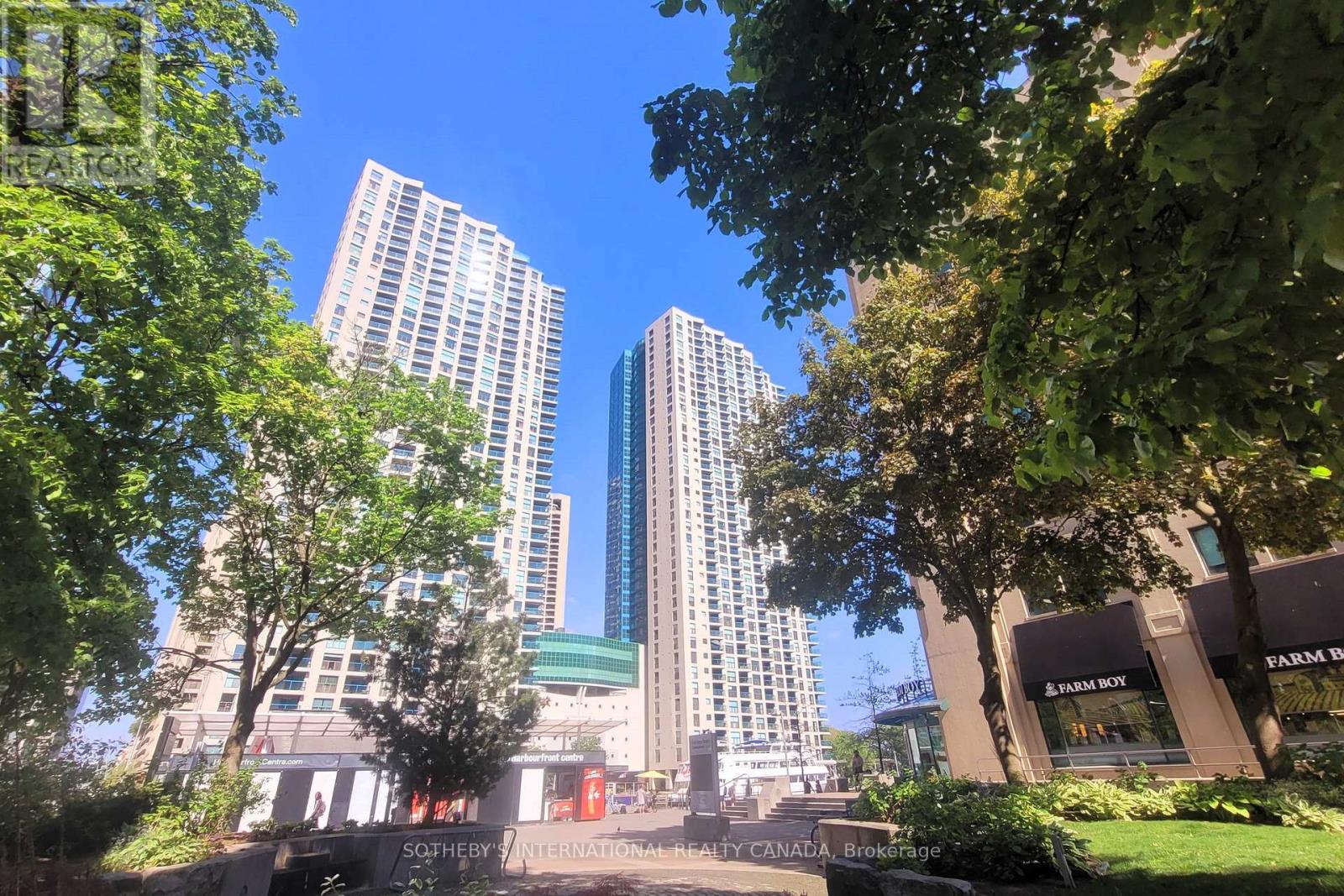 2210 - 77 HARBOUR SQUARE, Toronto, Ontario