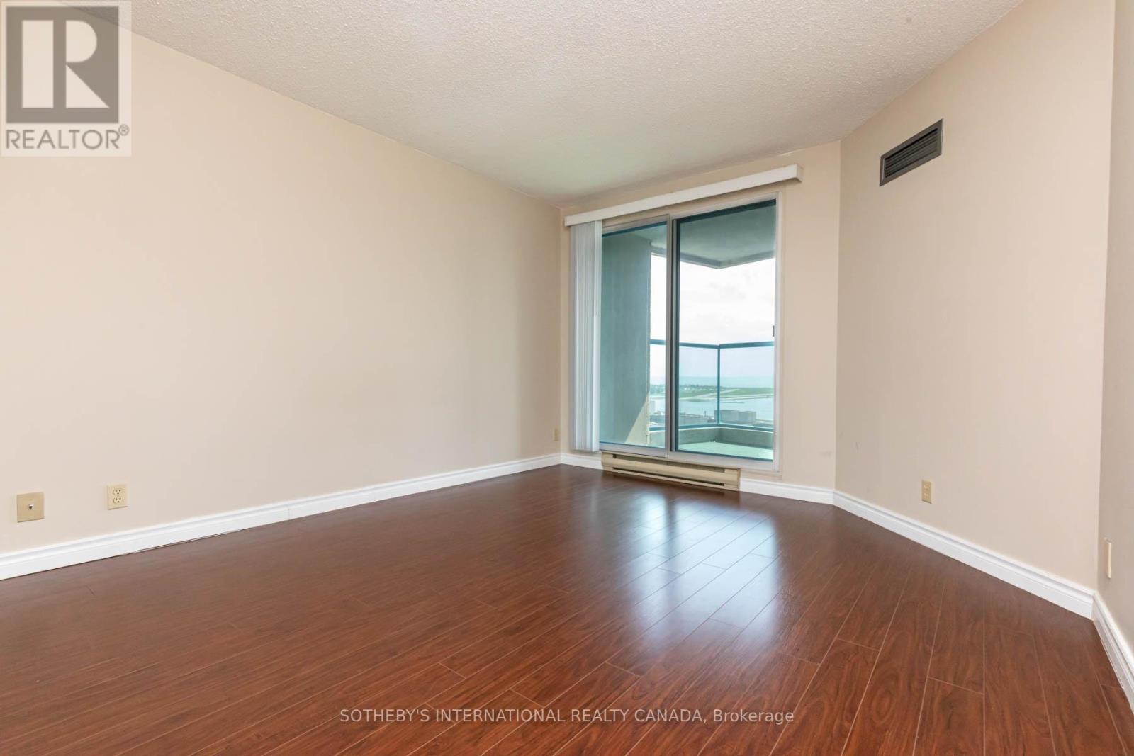 2210 - 77 Harbour Square, Toronto, Ontario  M5J 2S2 - Photo 11 - C13460892