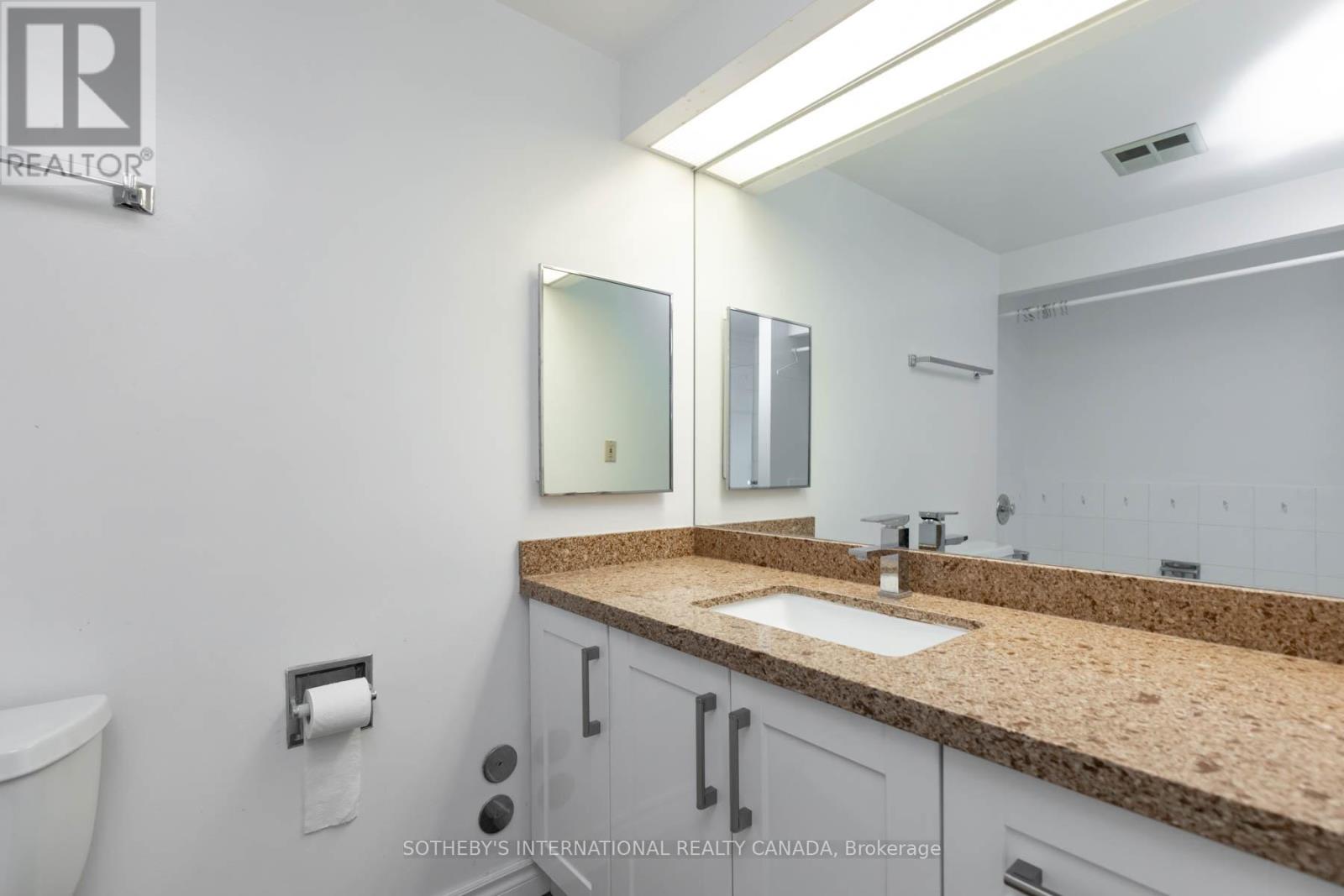 2210 - 77 Harbour Square, Toronto, Ontario  M5J 2S2 - Photo 14 - C13460892