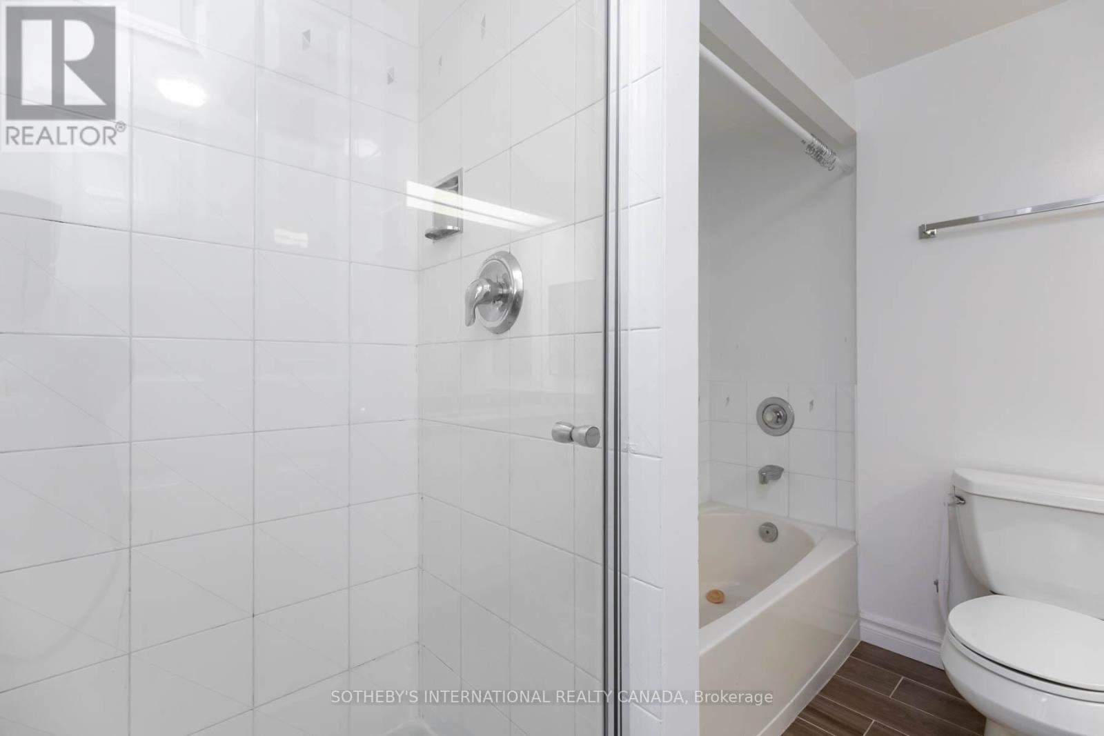 2210 - 77 Harbour Square, Toronto, Ontario  M5J 2S2 - Photo 15 - C13460892