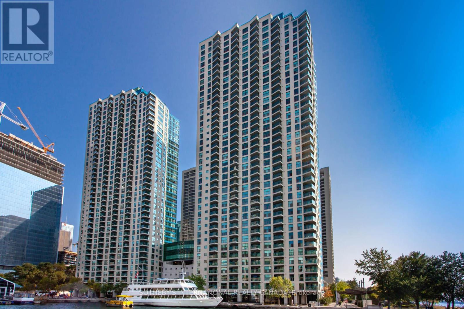 2210 - 77 Harbour Square, Toronto, Ontario  M5J 2S2 - Photo 2 - C13460892