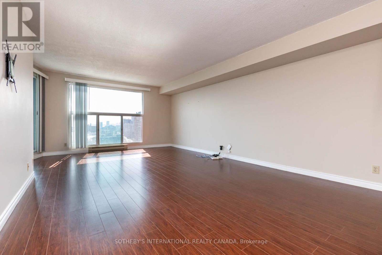 2210 - 77 Harbour Square, Toronto, Ontario  M5J 2S2 - Photo 3 - C13460892