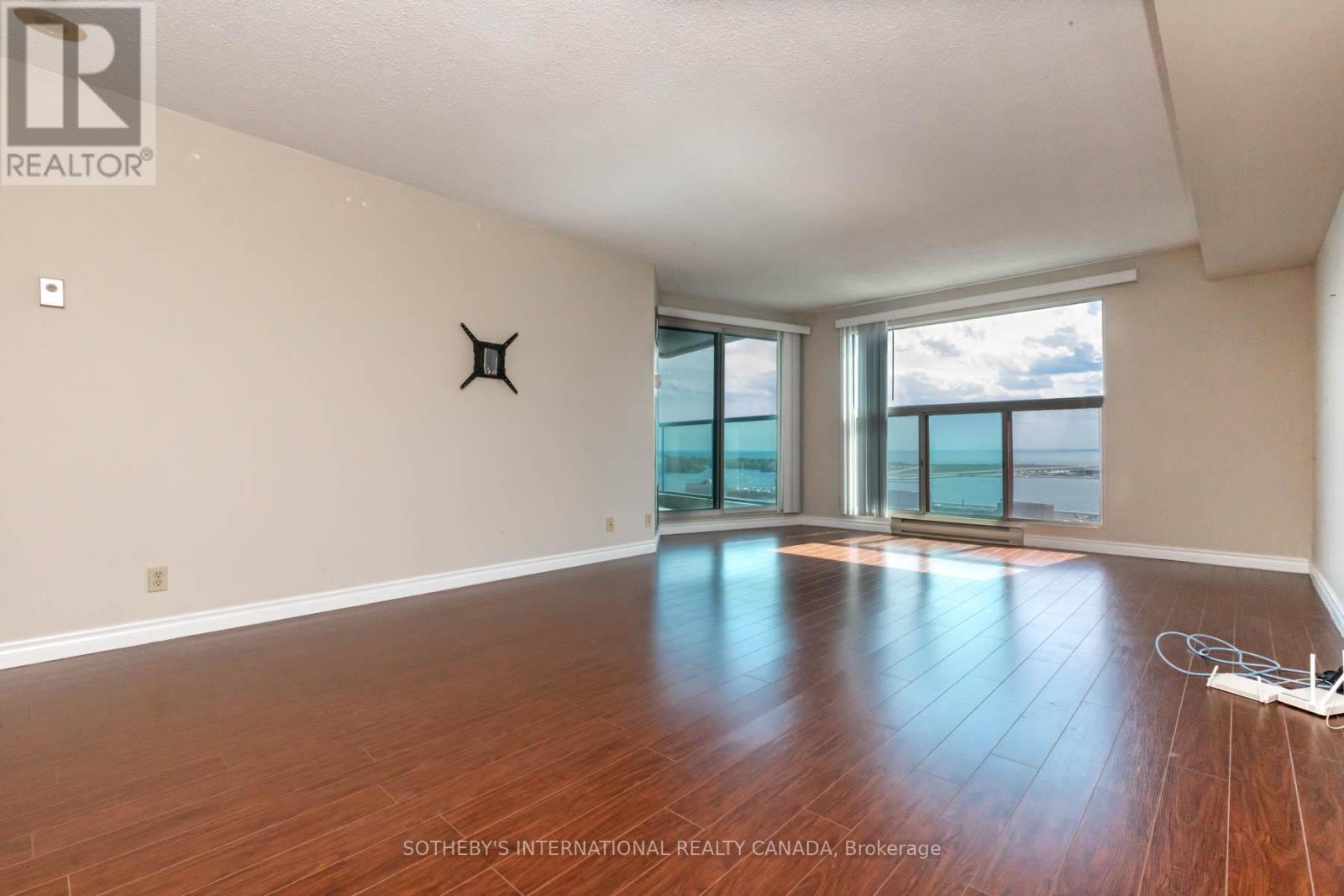 2210 - 77 Harbour Square, Toronto, Ontario  M5J 2S2 - Photo 4 - C13460892