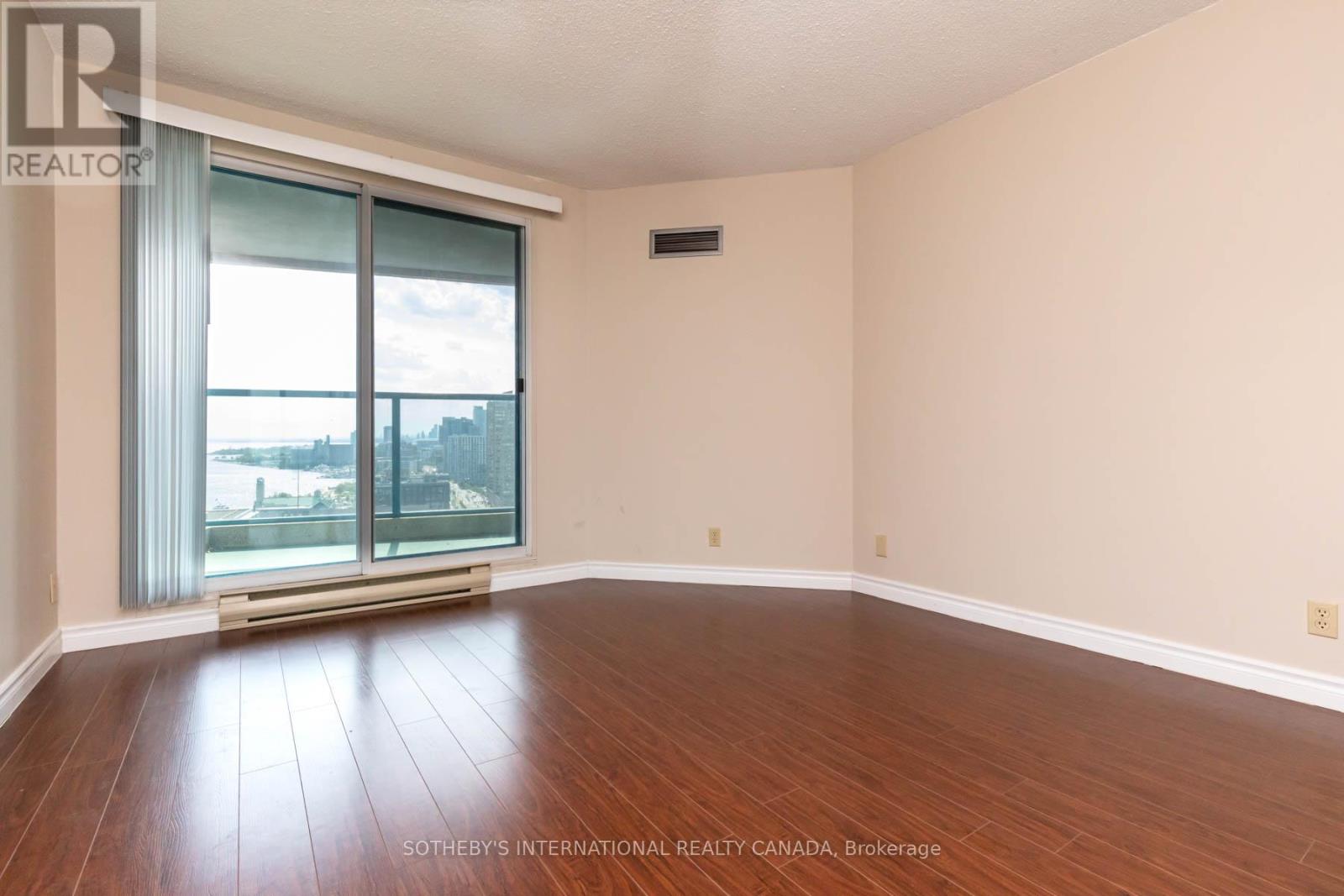 2210 - 77 Harbour Square, Toronto, Ontario  M5J 2S2 - Photo 6 - C13460892