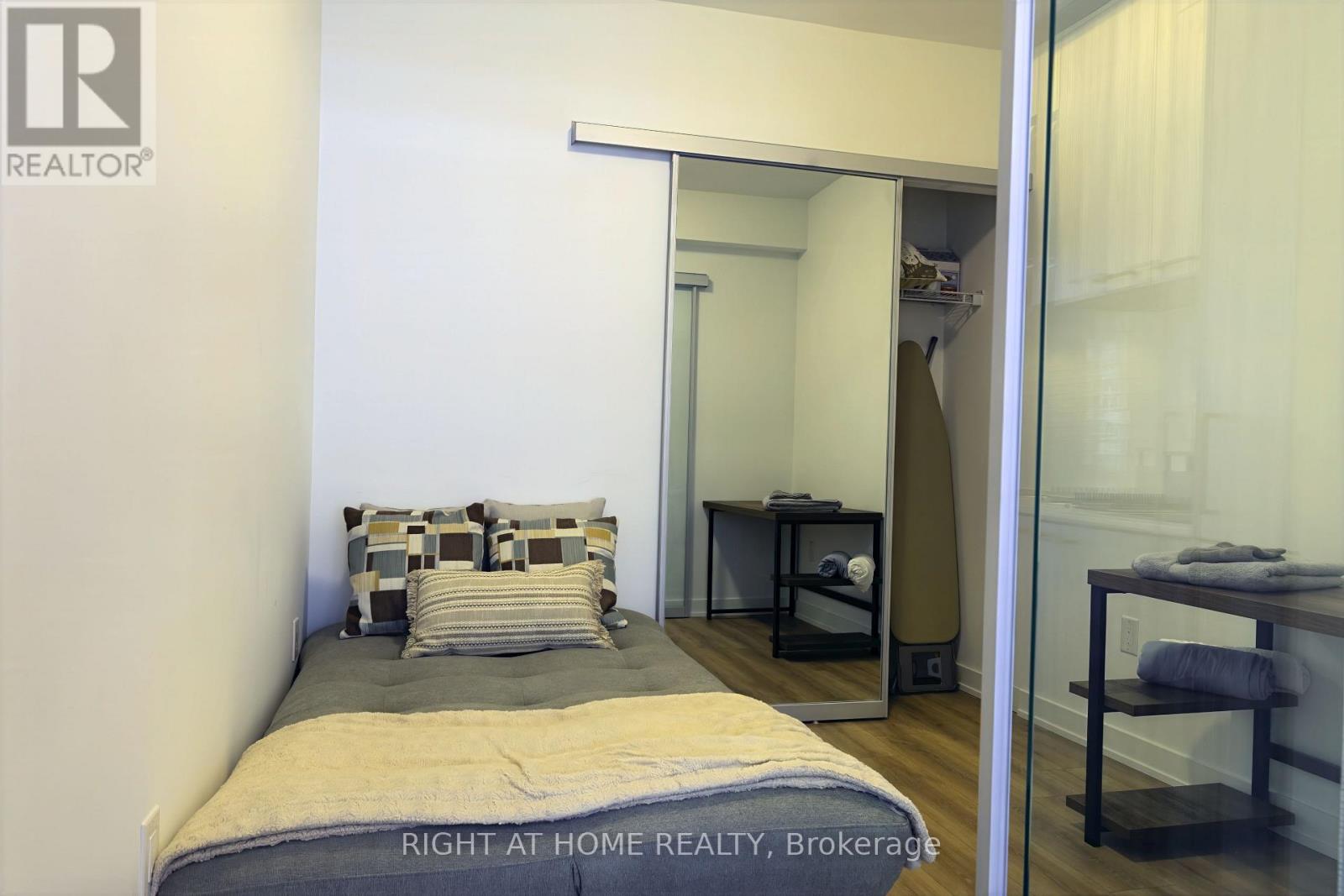 1401 - 634 Church Street, Toronto, Ontario  M4Y 2G3 - Photo 15 - C13460996