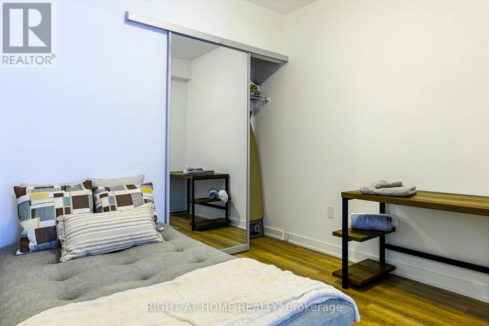 1401 - 634 Church Street, Toronto, Ontario  M4Y 2G3 - Photo 17 - C13460996
