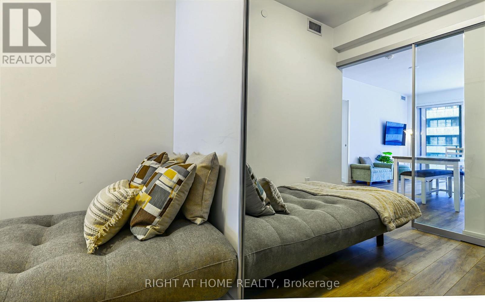 1401 - 634 Church Street, Toronto, Ontario  M4Y 2G3 - Photo 19 - C13460996