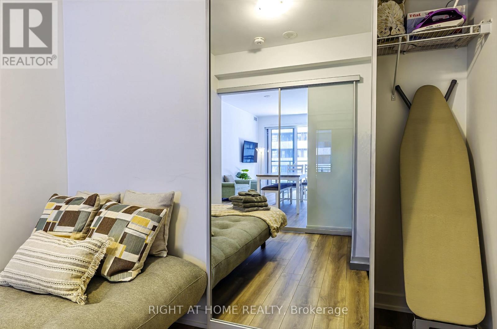 1401 - 634 Church Street, Toronto, Ontario  M4Y 2G3 - Photo 20 - C13460996