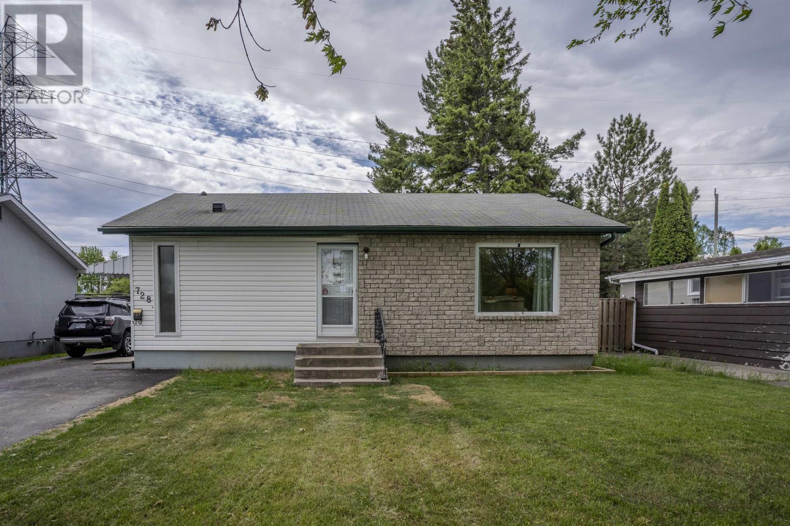 728 Linwood CRES, Thunder Bay, Ontario