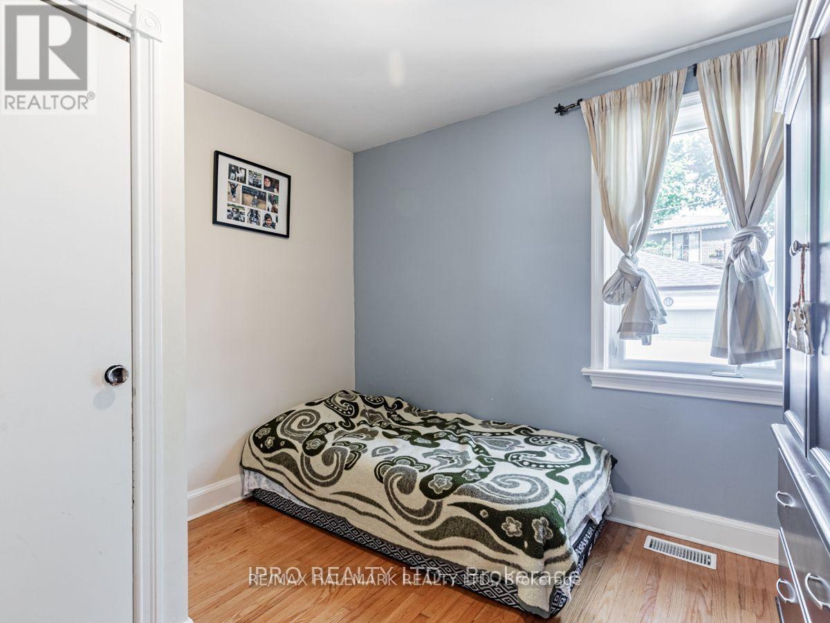 46 Tiago Avenue, Toronto, Ontario  M4B 2A2 - Photo 13 - E13460804