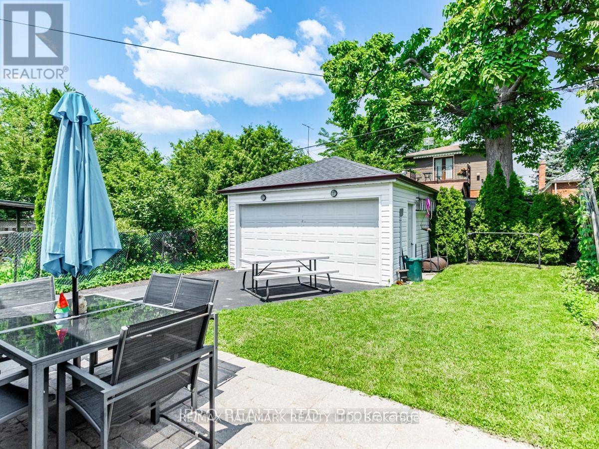 46 Tiago Avenue, Toronto, Ontario  M4B 2A2 - Photo 19 - E13460804
