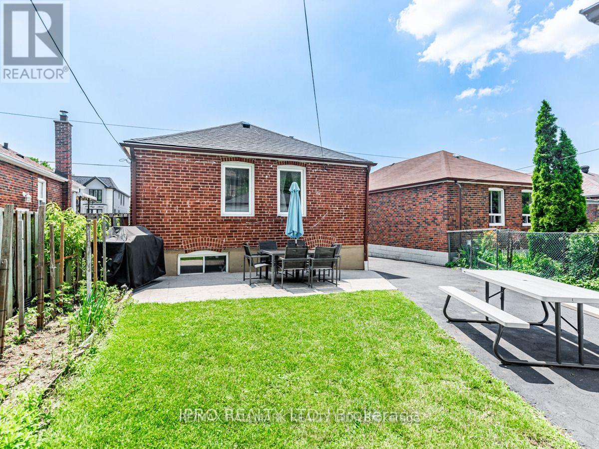 46 Tiago Avenue, Toronto, Ontario  M4B 2A2 - Photo 21 - E13460804