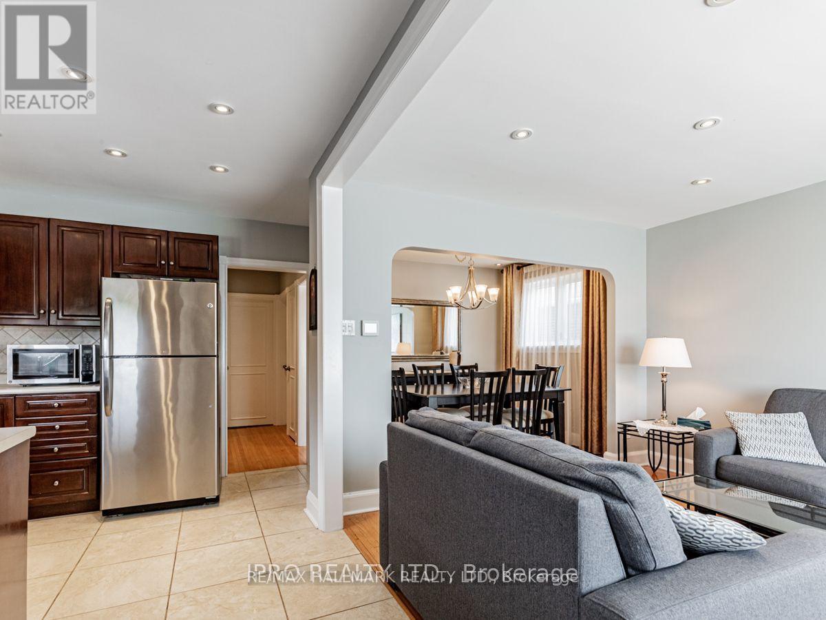 46 Tiago Avenue, Toronto, Ontario  M4B 2A2 - Photo 3 - E13460804