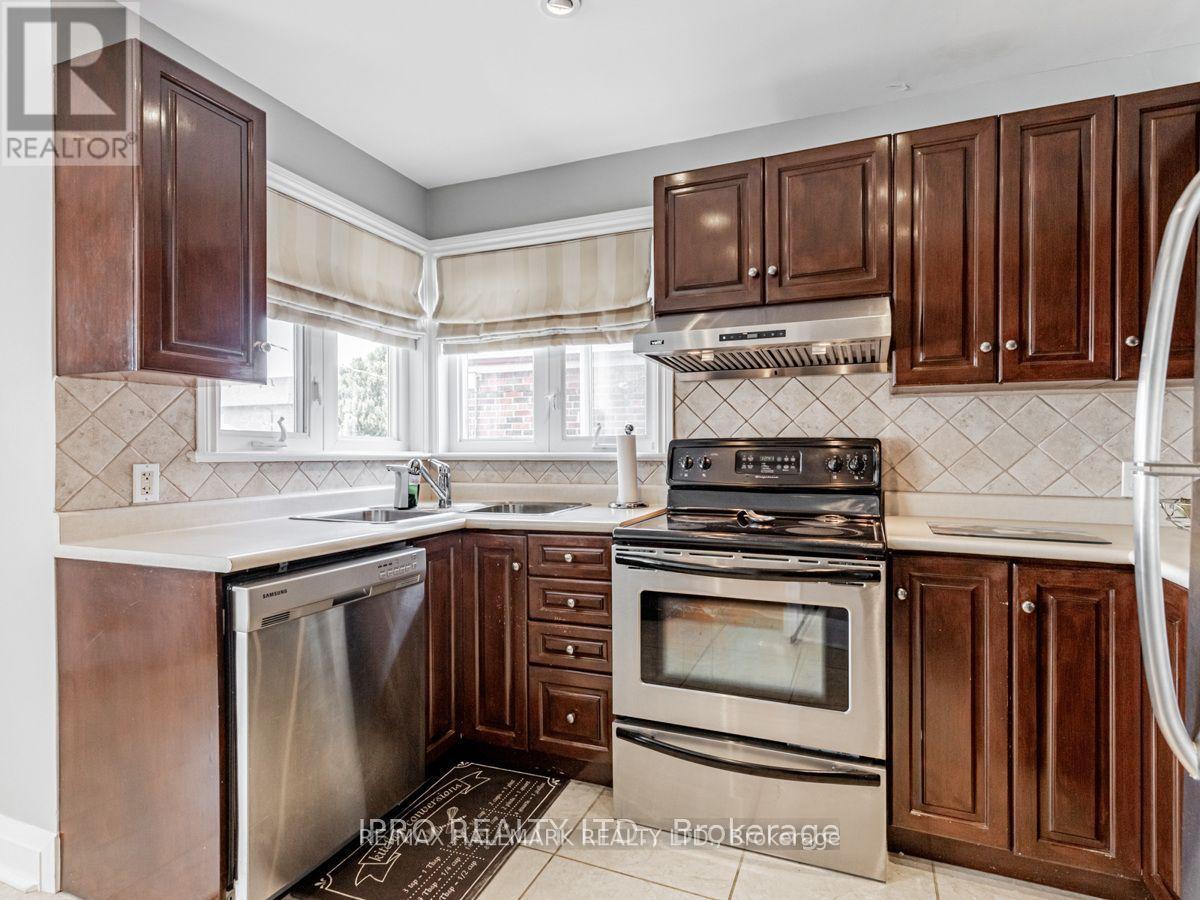 46 Tiago Avenue, Toronto, Ontario  M4B 2A2 - Photo 6 - E13460804