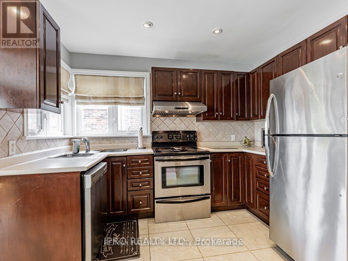 46 Tiago Avenue, Toronto, Ontario  M4B 2A2 - Photo 8 - E13460804