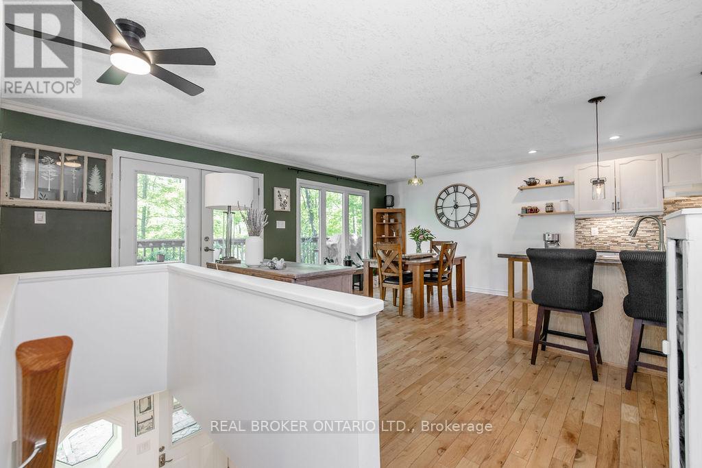 63 Huronwoods Drive, Oro-Medonte, Ontario  L0K 1E0 - Photo 17 - S13414178