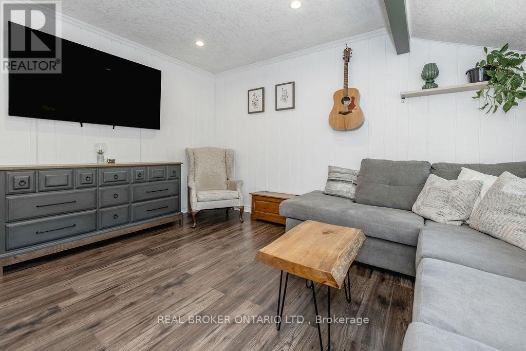63 Huronwoods Drive, Oro-Medonte, Ontario  L0K 1E0 - Photo 27 - S13414178