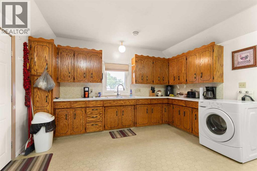 317 3 Street W, Bow Island, Alberta  T0K 0G0 - Photo 8 - A2318047