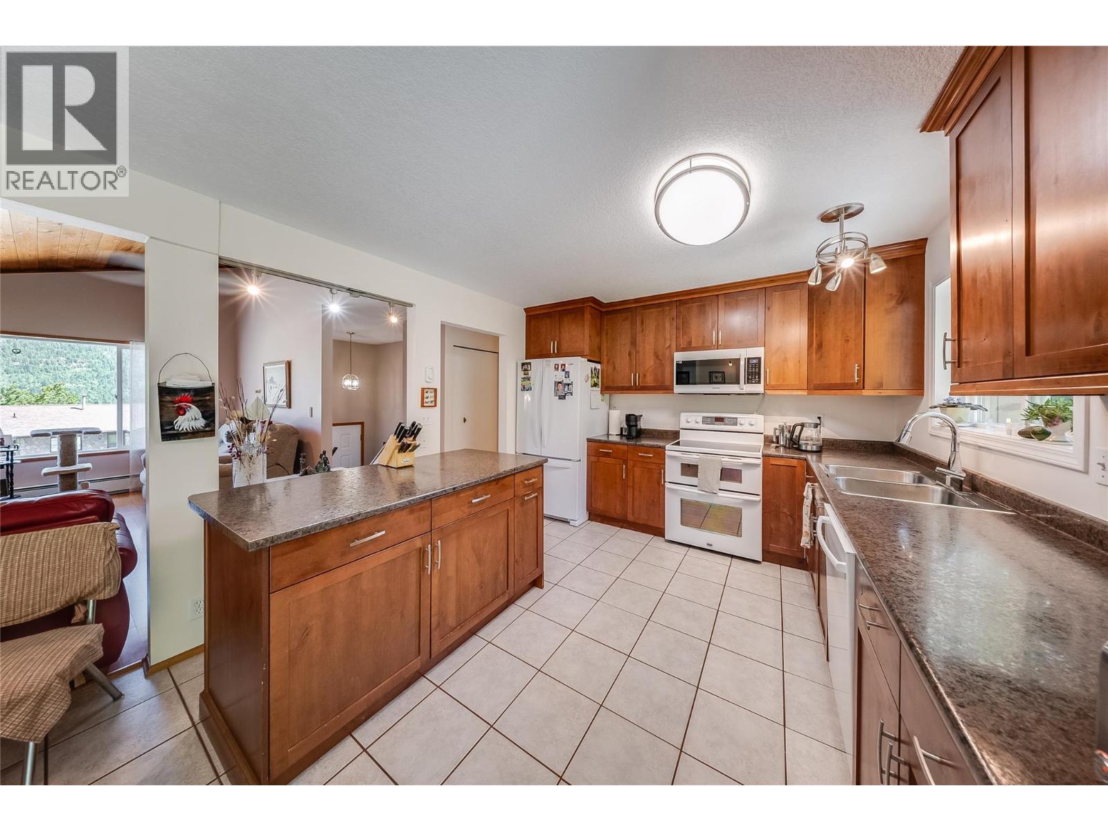 3404 Southridge Drive, Castlegar, British Columbia  V1N 4A7 - Photo 13 - 10391389