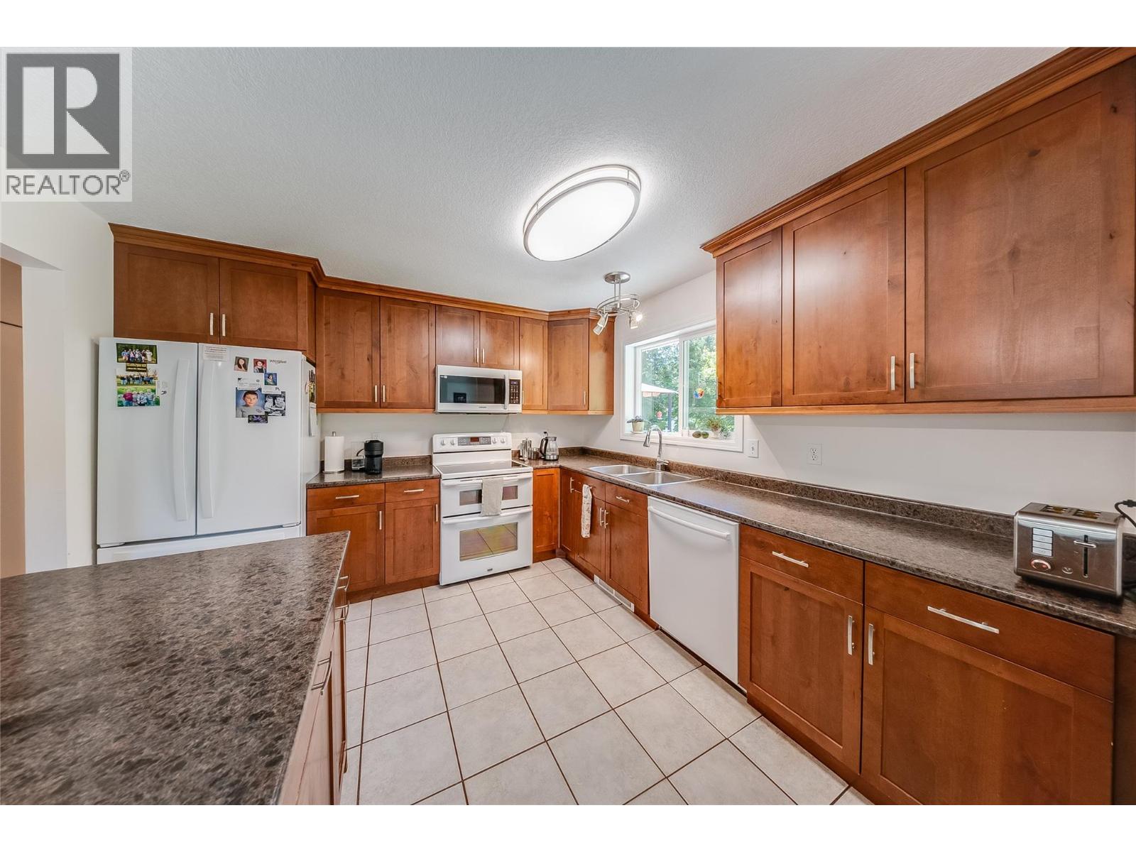 3404 Southridge Drive, Castlegar, British Columbia  V1N 4A7 - Photo 14 - 10391389