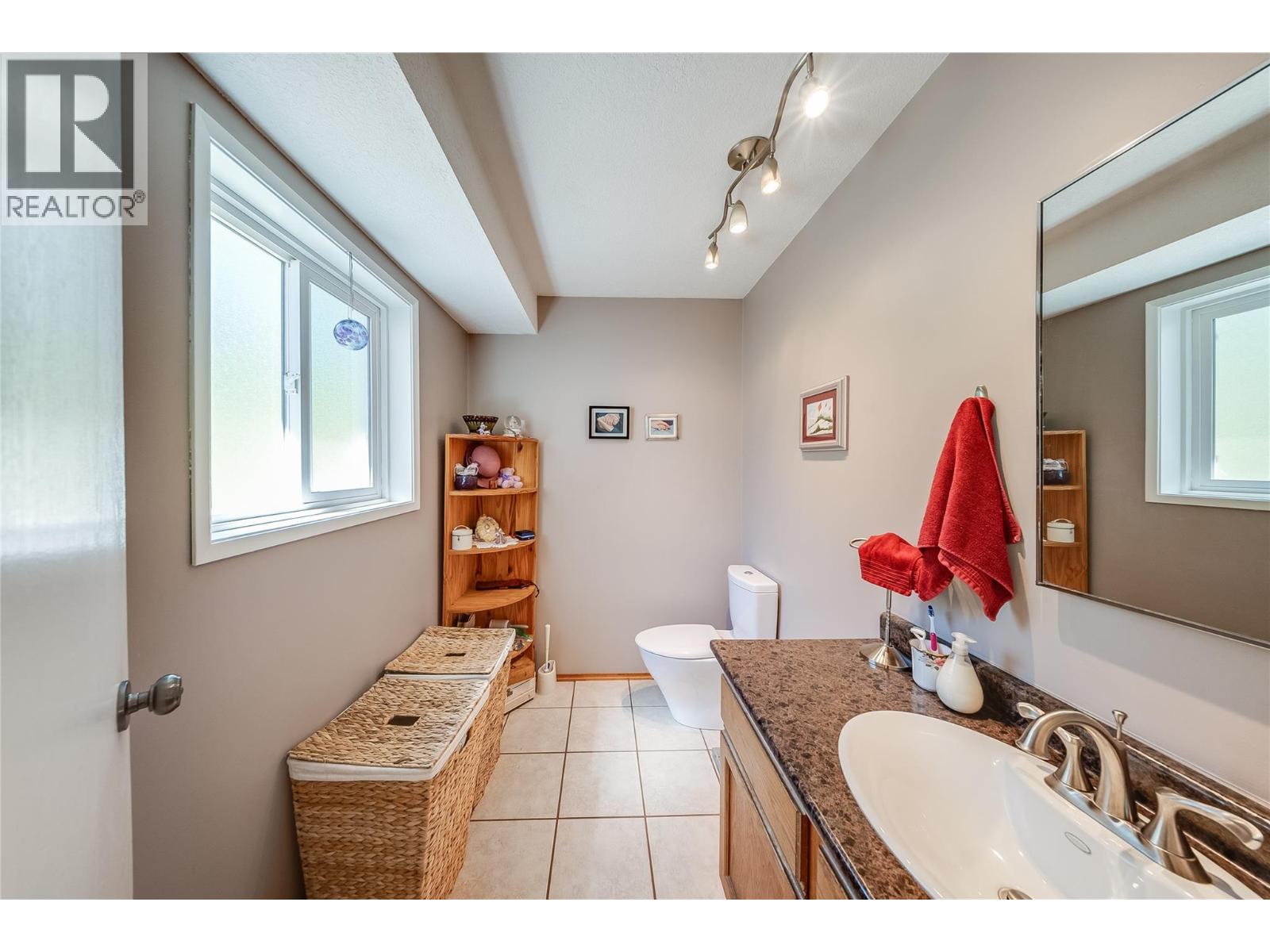 3404 Southridge Drive, Castlegar, British Columbia  V1N 4A7 - Photo 21 - 10391389