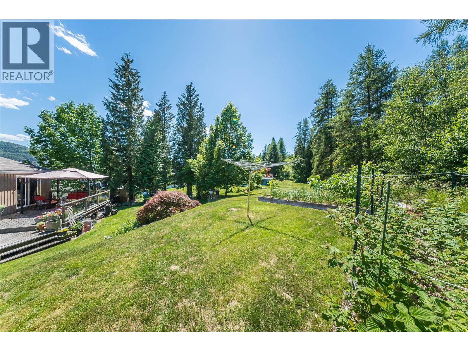 3404 Southridge Drive, Castlegar, British Columbia  V1N 4A7 - Photo 39 - 10391389