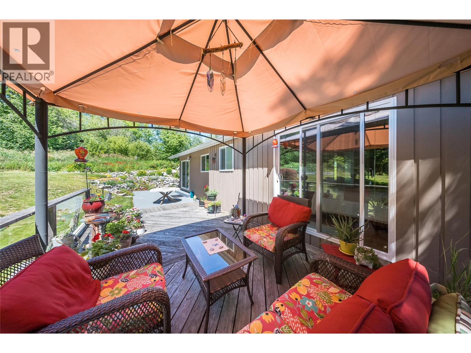 3404 Southridge Drive, Castlegar, British Columbia  V1N 4A7 - Photo 35 - 10391389