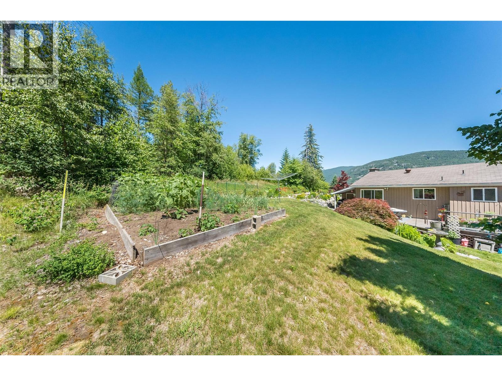 3404 Southridge Drive, Castlegar, British Columbia  V1N 4A7 - Photo 41 - 10391389
