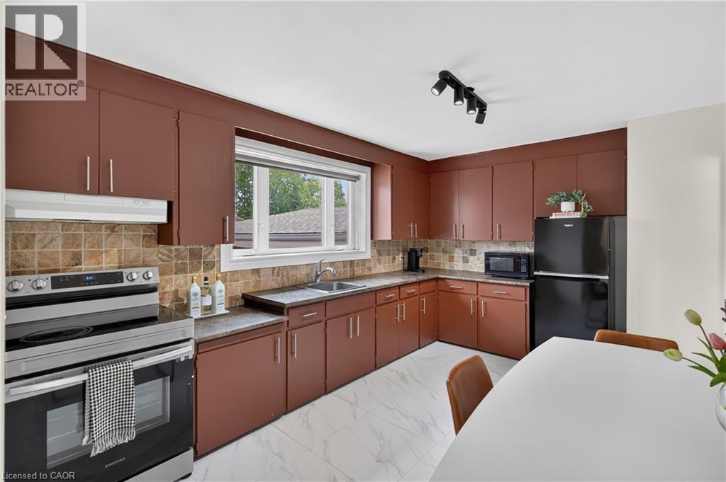 236 Hammersmith Court, Burlington, Ontario  L7L 4N7 - Photo 13 - 40840921