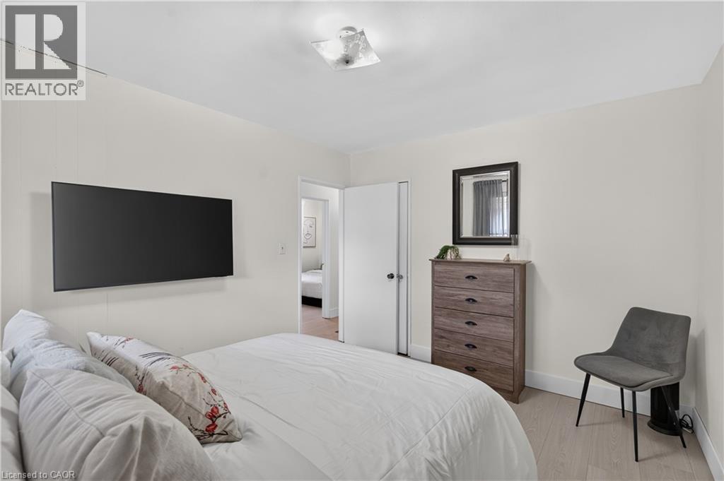 236 Hammersmith Court, Burlington, Ontario  L7L 4N7 - Photo 6 - 40840921