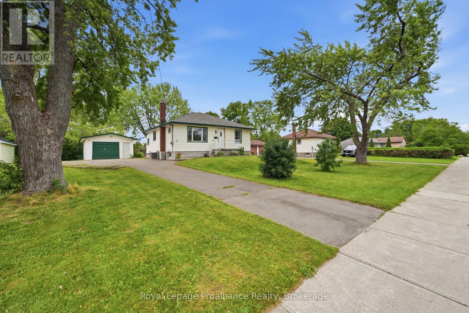 41 TRACEY STREET, Belleville, Ontario