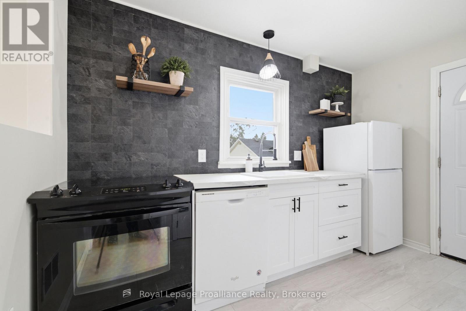 41 Tracey Street, Belleville, Ontario  K8P 2R7 - Photo 8 - X13461186