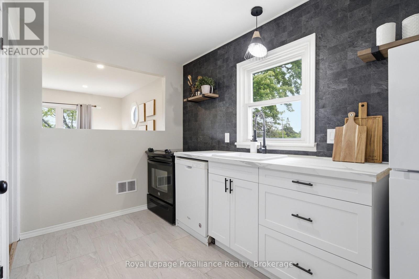 41 Tracey Street, Belleville, Ontario  K8P 2R7 - Photo 9 - X13461186