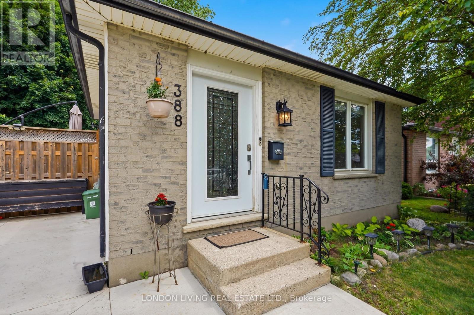388 Deveron Crescent, London South, Ontario  N5Z 4S3 - Photo 4 - X13461248