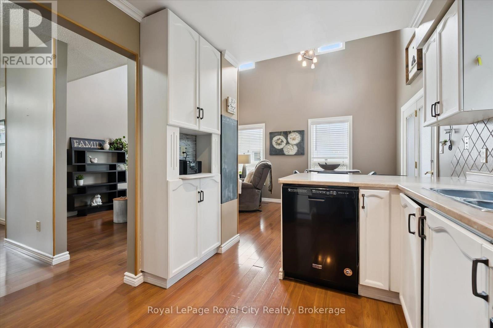 729 Woodhill Dr, Centre Wellington, Ontario  N1M 3M8 - Photo 13 - X13461396