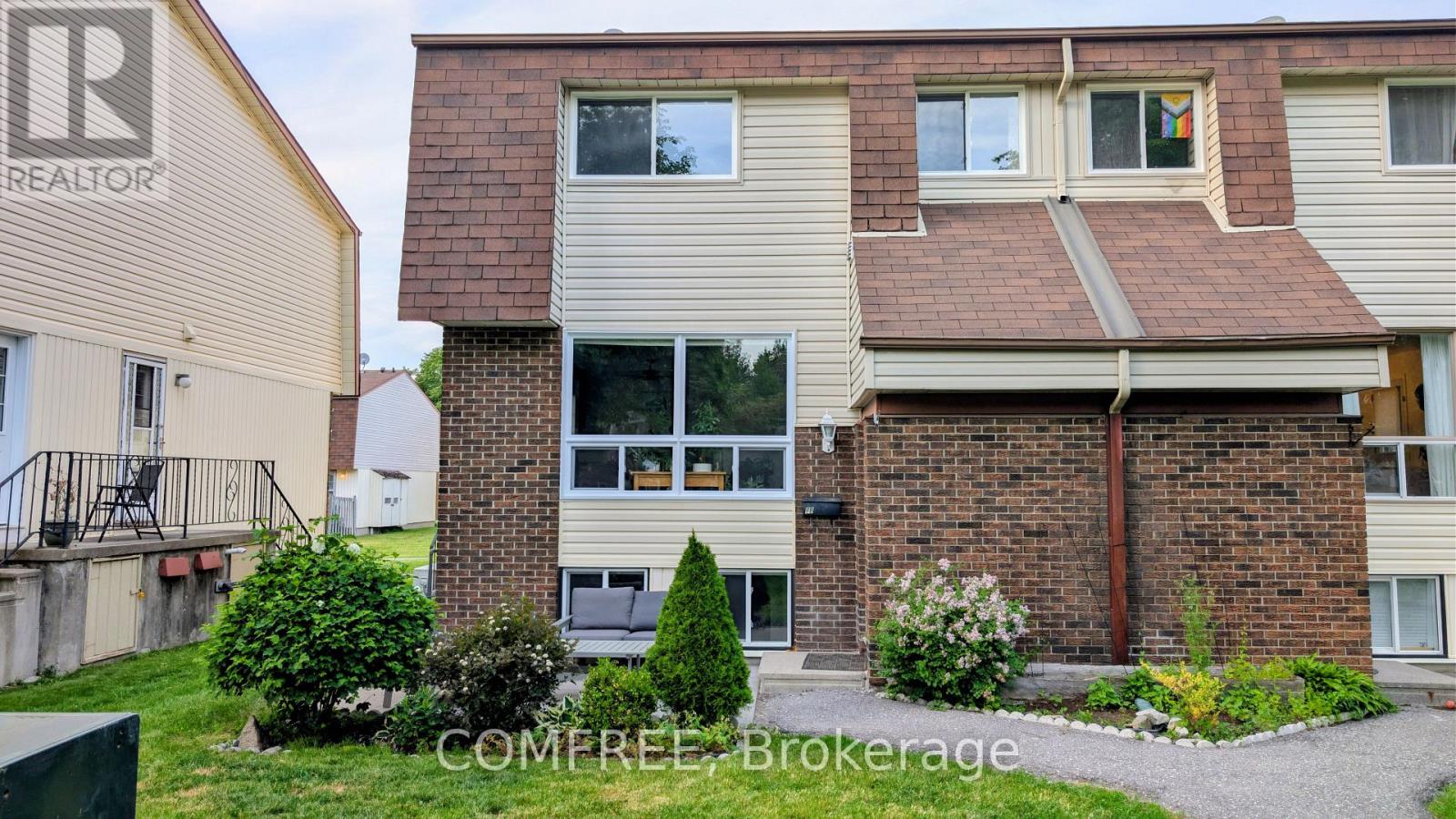 8B FORESTER CRESCENT, Ottawa